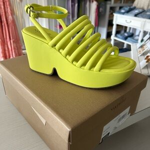 Naked feet Antipode new in box size 8 yellow